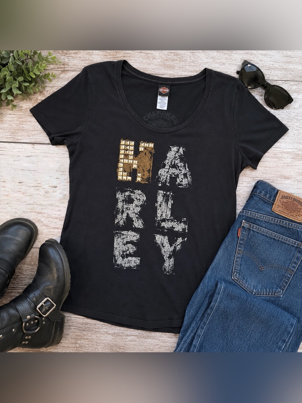 Harley-Davidson Studded Graphic Tee Cherokee NC Black Scoop Neck
Women's Large